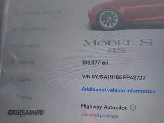 2014 Tesla Model S 60 z VIN 5YJSA1H16EFP42727, wystawiony jako IAAI lot #42544475 z przebiegiem 166 877 mil mil oraz . Historia ofert i sprzedaży dostępna na DreamBid. Obrazek 16.