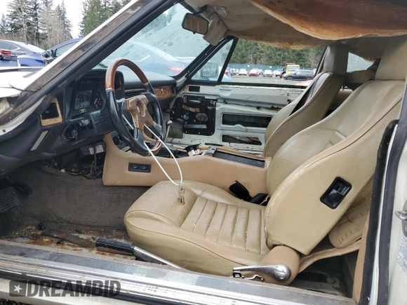 1989 Jaguar XJS z VIN SAJNA5840KC150684, wystawiony jako Copart lot #48081805 z przebiegiem 93 444 mil mil oraz Czysty tytuł • Clean title. Historia ofert i sprzedaży dostępna na DreamBid. Obrazek 7.