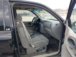 2002 Chevrolet TrailBlazer LS with VIN 1GNDT13SX22308464, listed as a IAAI auction lot 41225470 with 127,370 mi miles. Bid and sale history available at carsss.com. Image 5.