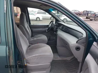 1995 Ford Windstar GL with VIN 2FMDA5147SBA11247, listed as a IAAI auction lot 41620737 with 163,666 mi miles and . Bid and sale history available at carsss.com. Image 5.