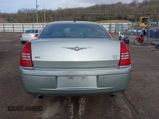 2006 Chrysler 300 C with VIN 2C3LK63H56H423161, listed as a IAAI auction lot 41947286 with 227,092 mi miles and . Bid and sale history available at carsss.com. Image 16.