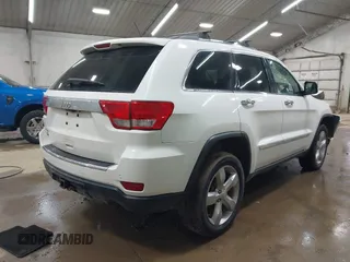 2013 Jeep Grand Cherokee Overland with VIN 1C4RJFCT1DC586886, listed as a IAAI auction lot 41941590 with 125,126 mi miles. Bid and sale history available at carsss.com. Image 4.