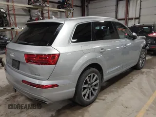 2018 Audi Q7 Premium Plus with VIN WA1LHAF76JD020886, listed as a IAAI auction lot 41719704 with 69,157 mi miles. Bid and sale history available at carsss.com. Image 4.