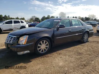 2008 Cadillac DTS 1SC z VIN 1G6KD57Y68U111388, wystawiony jako Copart lot #54204465 z przebiegiem 122 077 mil mil oraz Szkoda całkowita • Salvage title. Historia ofert i sprzedaży dostępna na DreamBid. Obrazek 1.