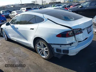 2013 Tesla Model S z VIN 5YJSA1CG0DFP22533, wystawiony jako IAAI lot #42519702 z przebiegiem 168 313 mil mil oraz . Historia ofert i sprzedaży dostępna na DreamBid. Obrazek 3.