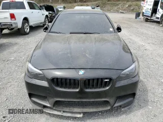 2013 BMW M5 z VIN WBSFV9C54DD095421, wystawiony jako Copart lot #53492515 z przebiegiem Nie podano mil oraz Szkoda całkowita • Salvage title. Historia ofert i sprzedaży dostępna na DreamBid. Obrazek 5.