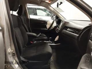 2020 Mitsubishi Outlander ES z VIN JA4AZ3A38LZ018227, wystawiony jako IAAI lot #42142244 z przebiegiem 91 342 mil mil oraz . Historia ofert i sprzedaży dostępna na DreamBid. Obrazek 5.