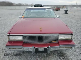 1987 Cadillac DeVille z VIN 1G6CD1181H4318101, wystawiony jako Copart lot #75354324 z przebiegiem Nie podano mil oraz Szkoda całkowita • Salvage title. Historia ofert i sprzedaży dostępna na DreamBid. Obrazek 5.