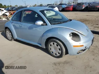 2010 Volkswagen New Beetle Coupe with VIN 3VWPG3AG3AM017006, listed as a Copart auction lot 52324055 with 157,892 mi miles and Clean Title. Bid and sale history available at carsss.com. Image 4.