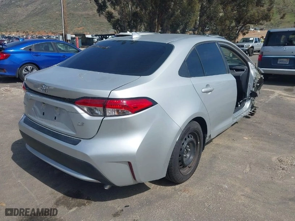 2021 Toyota Corolla LE with VIN 5YFEPMAE8MP214975, listed as a IAAI auction lot 41645833 with 35,713 mi miles. Bid and sale history available at carsss.com. Image 4.
