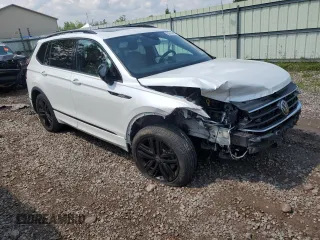 2022 Volkswagen Tiguan SE R-Line Black with VIN 3VV8B7AX8NM086889, listed as a Copart auction lot 63555865 with 32,919 mi miles and Salvage title. Bid and sale history available at DreamBid. Image 4.