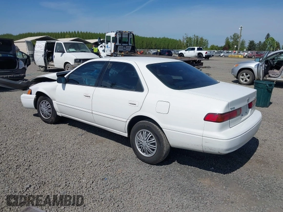1999 Toyota Camry LE z VIN 4T1BG22K0XU862535, wystawiony jako IAAI lot #42116856 z przebiegiem 186 094 mil mil oraz . Historia ofert i sprzedaży dostępna na DreamBid. Obrazek 3.