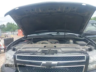 2014 Chevrolet Tahoe LT z VIN 1GNSKBE02ER133795, wystawiony jako IAAI lot #42335322 z przebiegiem 217 292 mil mil oraz . Historia ofert i sprzedaży dostępna na DreamBid. Obrazek 10.