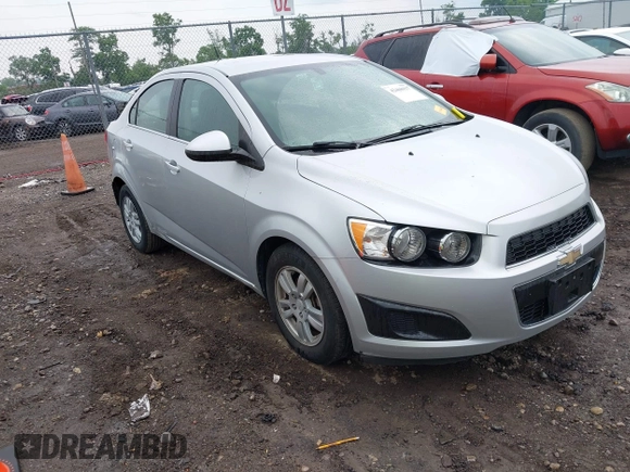 2014 Chevrolet Sonic LT z VIN 1G1JC5SH7E4131057, wystawiony jako IAAI lot #42468937 z przebiegiem 33 958 mil mil oraz . Historia ofert i sprzedaży dostępna na DreamBid. Obrazek 1.