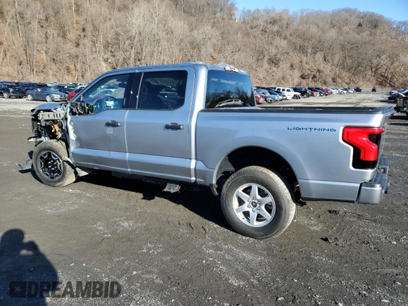 2023 Ford F-150 Lightning Pro z VIN 1FTVW1EL3PWG61686, wystawiony jako Copart lot #49578085 z przebiegiem 8116 mil mil oraz Szkody całkowita. Historia ofert i sprzedaży dostępna na DreamBid. Obrazek 2.