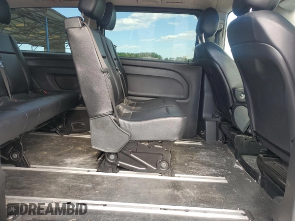 2018 Mercedes-Benz Metris Passenger z VIN WD4PG2EE1J3405056, wystawiony jako Copart lot #57870675 z przebiegiem 200 559 mil mil oraz Czysty tytuł • Clean title. Historia ofert i sprzedaży dostępna na DreamBid. Obrazek 11.