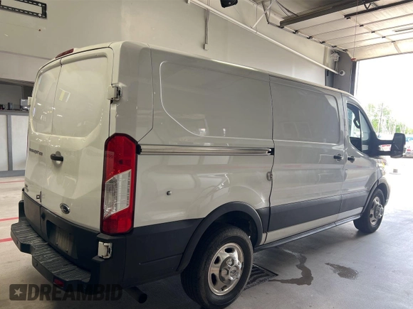 2020 Ford Transit Cargo z VIN 1FTBR2YG5LKA32432, wystawiony jako IAAI lot #42493895 z przebiegiem 134 672 mil mil oraz . Historia ofert i sprzedaży dostępna na DreamBid. Obrazek 18.