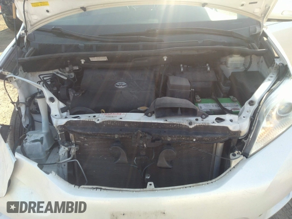 2014 Toyota Sienna XLE with VIN 5TDYK3DC3ES491381, listed as a IAAI auction lot 41803362 with 253,940 mi miles. Bid and sale history available at carsss.com. Image 10.