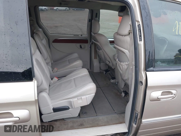 2006 Chrysler Town & Country LWB Limited with VIN 2A8GP64L66R798366, listed as a IAAI auction lot 41879031 with 231,603 mi miles. Bid and sale history available at carsss.com. Image 8.