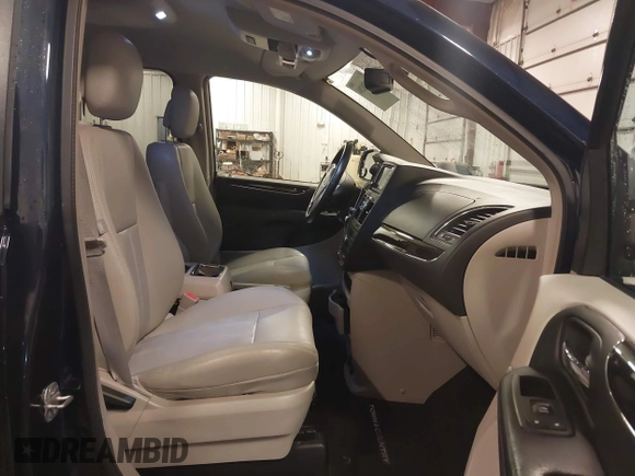 2013 Chrysler Town & Country Touring with VIN 2C4RC1BG7DR517970, listed as a IAAI auction lot 42028284 with 122,053 mi miles. Bid and sale history available at carsss.com. Image 5.
