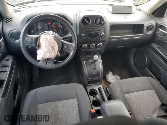 2015 Jeep Patriot Latitude z VIN 1C4NJRFBXFD125752, wystawiony jako Copart lot #54801835 z przebiegiem 160 985 mil mil oraz Szkoda całkowita • Salvage title. Historia ofert i sprzedaży dostępna na DreamBid. Obrazek 8.