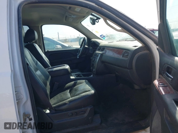 2011 GMC Yukon SLT with VIN 1GKS2CE03BR397395, listed as a IAAI auction lot 41813501 with 220,443 mi miles. Bid and sale history available at carsss.com. Image 5.