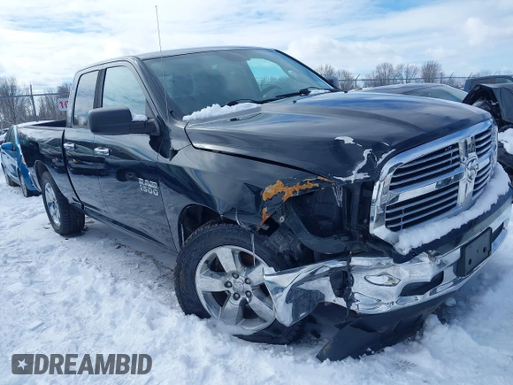 2015 Ram 1500 Outdoorsman z VIN 1C6RR7GGXFS606208, wystawiony jako IAAI lot #41660434 z przebiegiem 135 087 mil mil oraz . Historia ofert i sprzedaży dostępna na DreamBid. Obrazek 1.