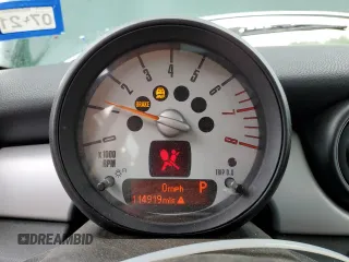 2011 MINI Hardtop с VIN WMWSU3C52BT093673, выставлен на аукционе Copart как лот 59992375 с пробегом 114 919 миль миль и Списание • Salvage title. История ставок и продаж доступна на DreamBid. Изображение 9.