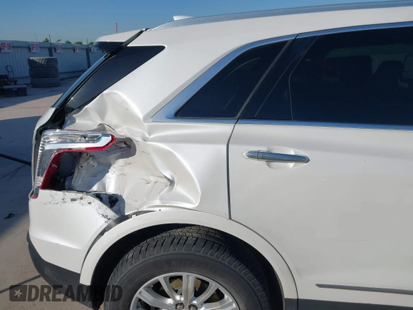 2018 Cadillac XT5 Luxury FWD z VIN 1GYKNCRS3JZ143354, wystawiony jako IAAI lot #41973536 z przebiegiem 101 327 mil mil oraz . Historia ofert i sprzedaży dostępna na DreamBid. Obrazek 18.