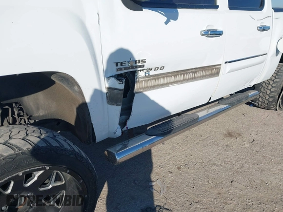 2009 Chevrolet Silverado 1500 LT with VIN 3GCEC23J89G284239, listed as a IAAI auction lot 41394941 with 341,236 mi miles. Bid and sale history available at carsss.com. Image 6.
