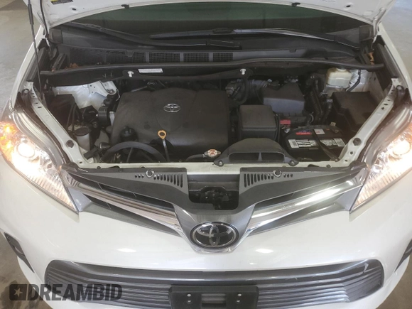 2018 Toyota Sienna XLE Auto Access Seat with VIN 5TDYZ3DC3JS933081, listed as a Copart auction lot 57483265 with 50,764 mi miles and Salvage title. Bid and sale history available at DreamBid. Image 12.