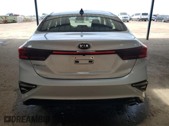 2021 Kia Forte LXS z VIN 3KPF24AD7ME270014, wystawiony jako Copart lot #66052445 z przebiegiem 66 070 mil mil oraz Czysty tytuł • Clean title. Historia ofert i sprzedaży dostępna na DreamBid. Obrazek 6.
