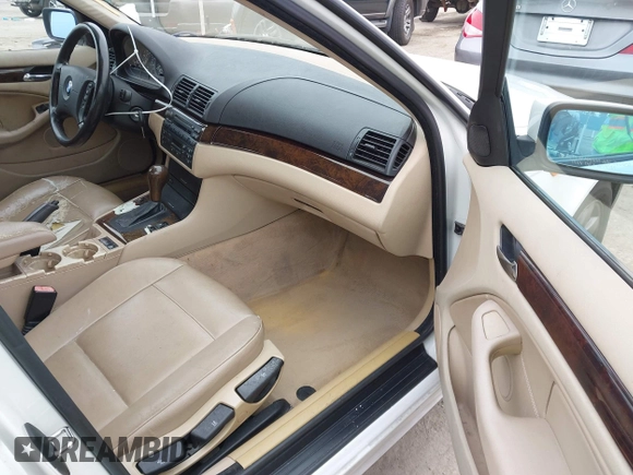 2004 BMW 3 Series 325i with VIN WBAAZ33444KP85964, listed as a IAAI auction lot 42024989 with 165,813 mi miles. Bid and sale history available at carsss.com. Image 5.