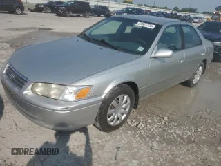 2000 Toyota Camry CE z VIN JT2BG22K2Y0398668, wystawiony jako Copart lot #59901325 z przebiegiem 173 012 mil mil oraz Czysty tytuł • Clean title. Historia ofert i sprzedaży dostępna na DreamBid. Obrazek 1.