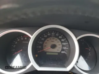 2010 Toyota Tacoma PreRunner z VIN 3TMJU4GN2AM106935, wystawiony jako Copart lot #55923065 z przebiegiem Nie podano mil oraz Szkoda całkowita • Salvage title. Historia ofert i sprzedaży dostępna na DreamBid. Obrazek 9.