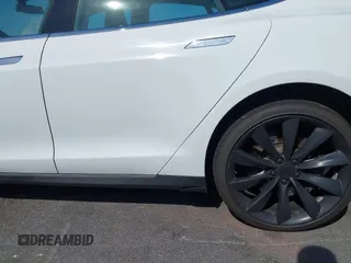 2013 Tesla Model S Performance с VIN 5YJSA1CP1DFP06681, выставлен на аукционе IAAI как лот 42438892 с пробегом 108 926 миль миль и . История ставок и продаж доступна на DreamBid. Изображение 6.