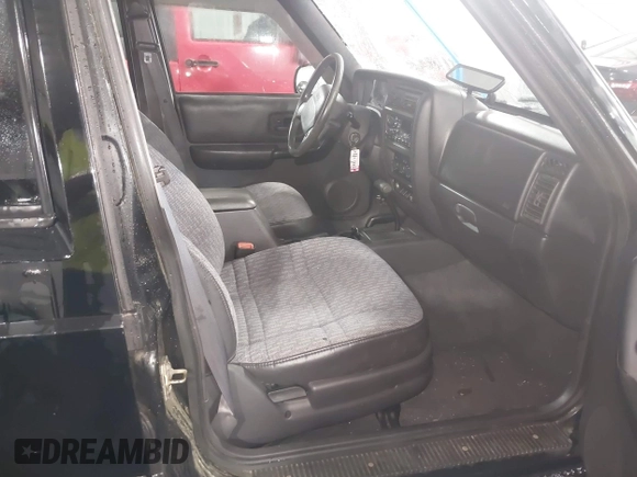 2000 Jeep Cherokee z VIN 1J4FF48S8YL216995, wystawiony jako IAAI lot #42126841 z przebiegiem 178 000 mil mil oraz . Historia ofert i sprzedaży dostępna na DreamBid. Obrazek 5.
