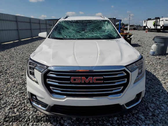 2024 GMC Terrain SLT with VIN 3GKALPEG7RL136883, listed as a Copart auction lot 64411295 with 30,252 mi miles and Non repairable. Bid and sale history available at DreamBid. Image 5.
