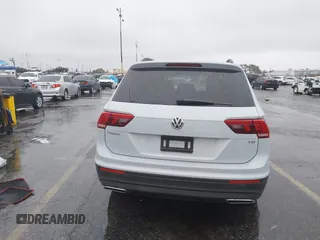2018 Volkswagen Tiguan S z VIN 3VV1B7AX4JM121567, wystawiony jako IAAI lot #41581113 z przebiegiem Nie podano mil oraz . Historia ofert i sprzedaży dostępna na DreamBid. Obrazek 16.