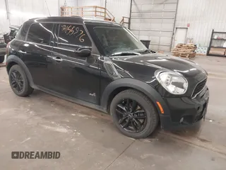 2012 MINI Countryman S z VIN WMWZC5C57CWL55975, wystawiony jako IAAI lot #42155876 z przebiegiem 126 637 mil mil oraz . Historia ofert i sprzedaży dostępna na DreamBid. Obrazek 1.