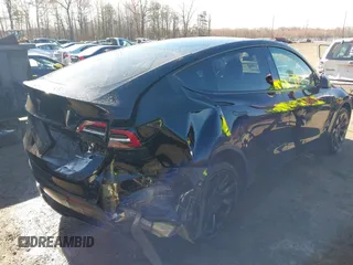 2024 Tesla Model Y Long Range z VIN 7SAYGDEE2RA219213, wystawiony jako IAAI lot #41856259 z przebiegiem 39 233 mil mil oraz . Historia ofert i sprzedaży dostępna na DreamBid. Obrazek 4.
