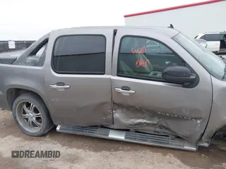 2007 Chevrolet Avalanche LTZ z VIN 3GNEC12J77G129472, wystawiony jako IAAI lot #41100413 z przebiegiem Nie podano mil oraz . Historia ofert i sprzedaży dostępna na DreamBid. Obrazek 6.