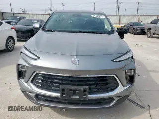 2024 Buick Encore GX Preferred z VIN KL4AMBSLXRB205414, wystawiony jako Copart lot #51475825 z przebiegiem 11 163 mil mil oraz Szkoda całkowita • Salvage title. Historia ofert i sprzedaży dostępna na DreamBid. Obrazek 5.