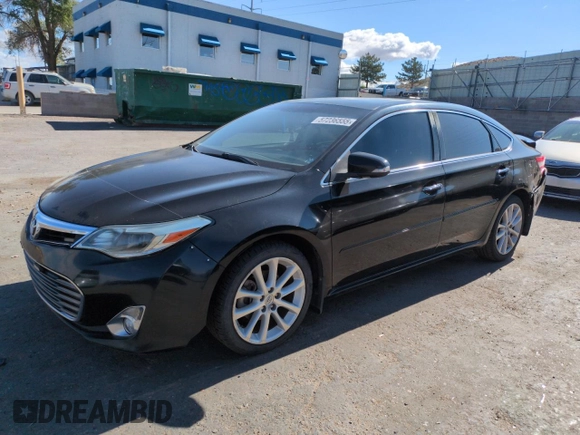 2013 Toyota Avalon XLE z VIN 4T1BK1EB1DU069566, wystawiony jako Copart lot #57236555 z przebiegiem 179 917 mil mil oraz Szkoda całkowita • Salvage title. Historia ofert i sprzedaży dostępna na DreamBid. Obrazek 1.