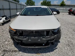 2018 Buick Regal Essence with VIN W04GP6SXXJ1093574, listed as a Copart auction lot 62387425 with 27,879 mi miles and Salvage title. Bid and sale history available at DreamBid. Image 5.