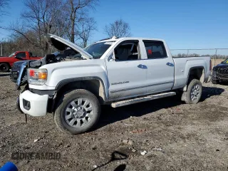 2015 GMC Sierra 2500HD Denali z VIN 1GT120E82FF597607, wystawiony jako Copart lot #82844954 z przebiegiem Nie podano mil oraz Szkoda całkowita • Salvage title. Historia ofert i sprzedaży dostępna na DreamBid. Obrazek 1.