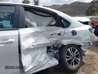 2024 Kia Forte LXS z VIN 3KPF24AD3RE819344, wystawiony jako IAAI lot #42247582 z przebiegiem 5 678 mil mil oraz . Historia ofert i sprzedaży dostępna na DreamBid. Obrazek 6.