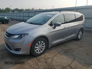 2017 Chrysler Pacifica Touring L z VIN 2C4RC1BG7HR516646, wystawiony jako Copart lot #60074565 z przebiegiem 60 140 mil mil oraz Czysty tytuł • Clean title. Historia ofert i sprzedaży dostępna na DreamBid. Obrazek 1.