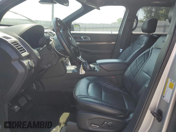 2017 Ford Explorer Platinum z VIN 1FM5K8HT9HGD05220, wystawiony jako Copart lot #60704795 z przebiegiem 59 128 mil mil oraz Szkoda całkowita • Salvage title. Historia ofert i sprzedaży dostępna na DreamBid. Obrazek 7.