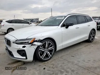 2020 Volvo V60 z VIN YV1102EM4L2397114, wystawiony jako Copart lot #54707825 z przebiegiem 57 731 mil mil oraz Szkoda całkowita • Salvage title. Historia ofert i sprzedaży dostępna na DreamBid. Obrazek 1.